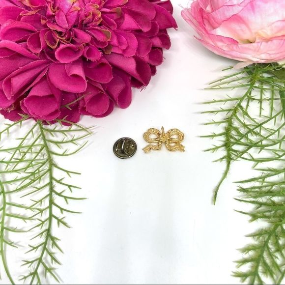 VINTAGE⚜️Golden Ribbon Bow Tied Tack Pin Brooch - Picture 6 of 7